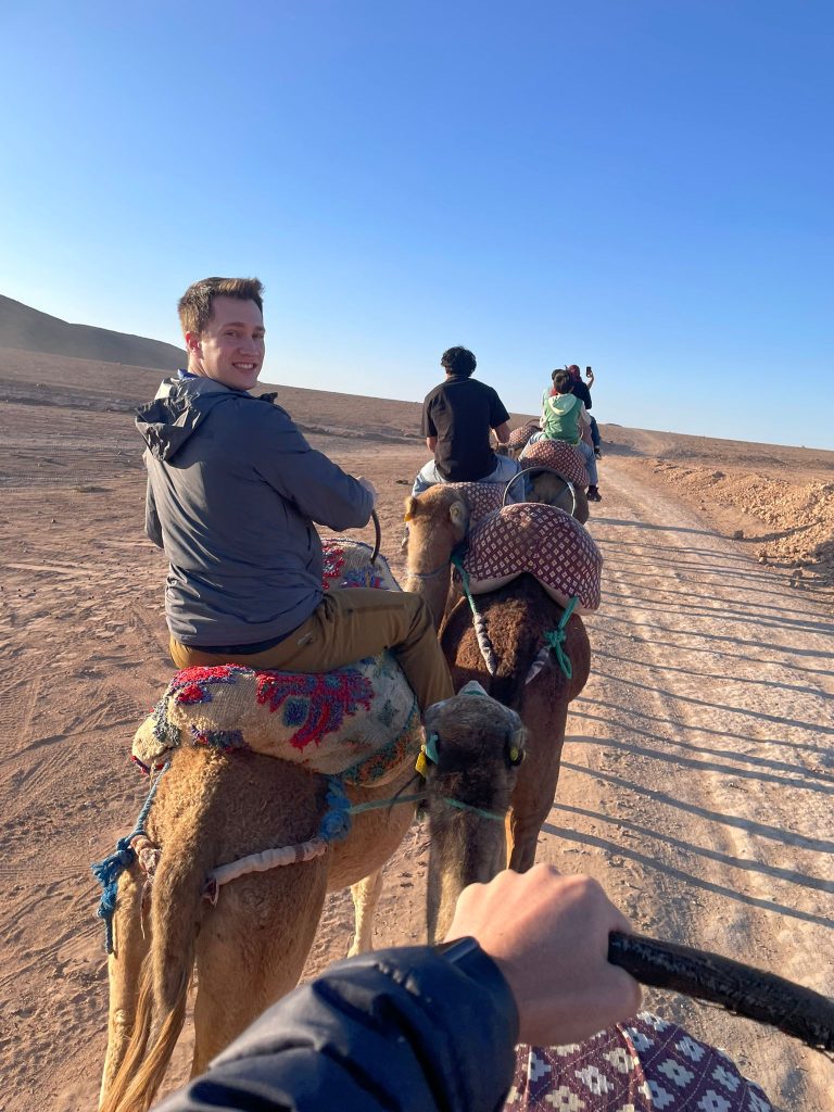 Balade en chameaux – Agafay Desert Marrakech